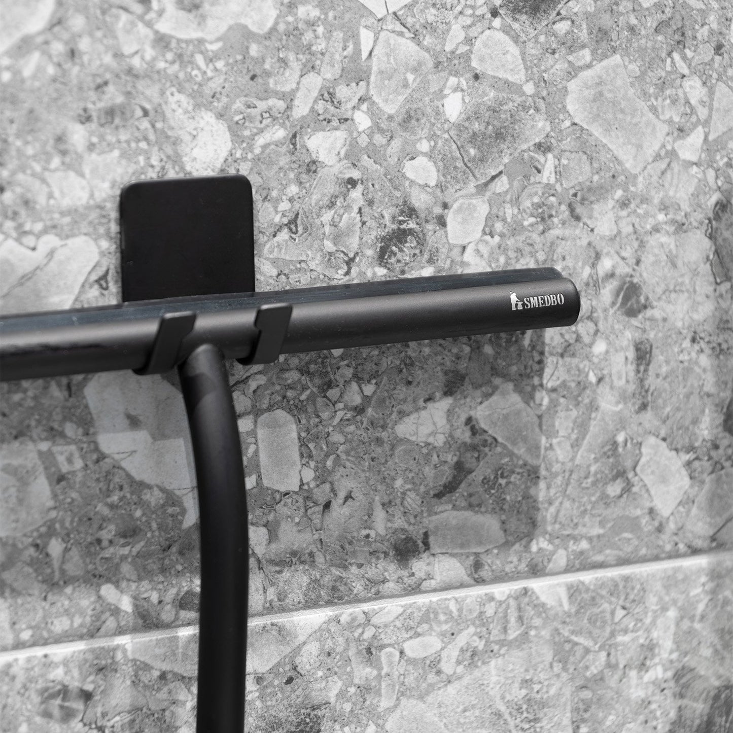 Dusjnal med selvklebende holder