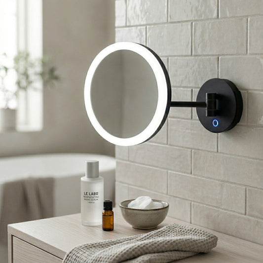 Vägghängd sminkspegel med LED-belysning