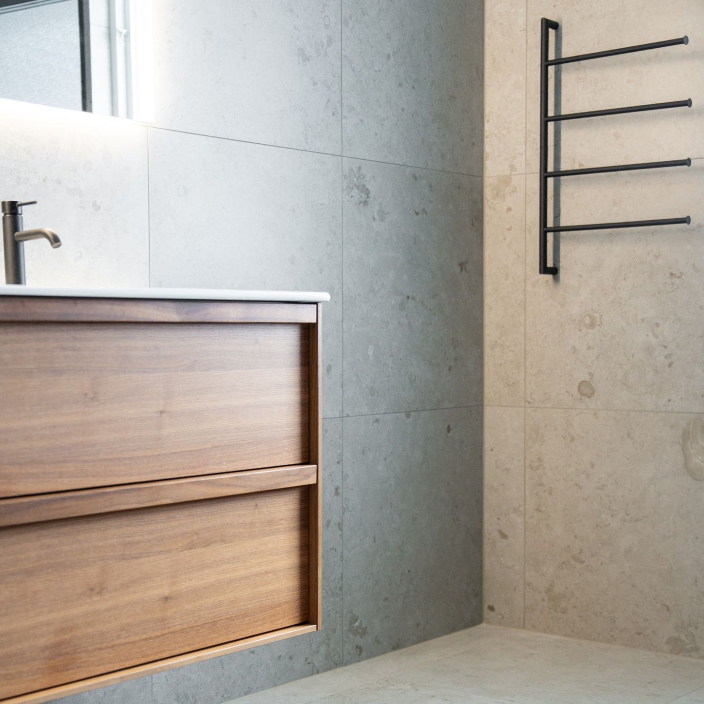 Towel Bar, 4 Swivel Arms for Towels