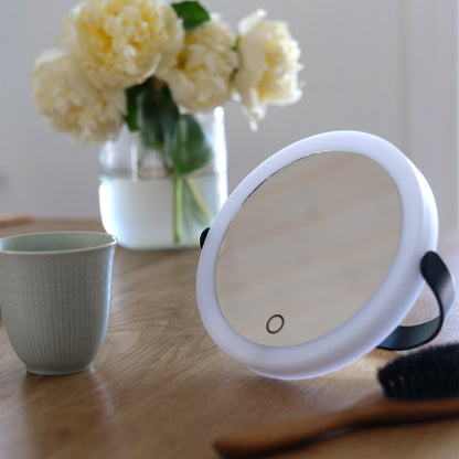 Sminkspegel med LED-belysning